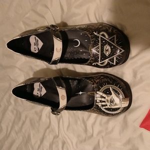 Witchy pumps